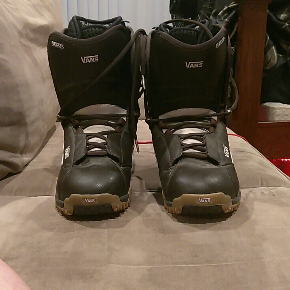 Snowboard boots